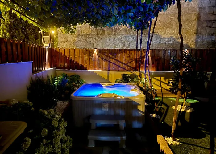 Antique Garden Villa